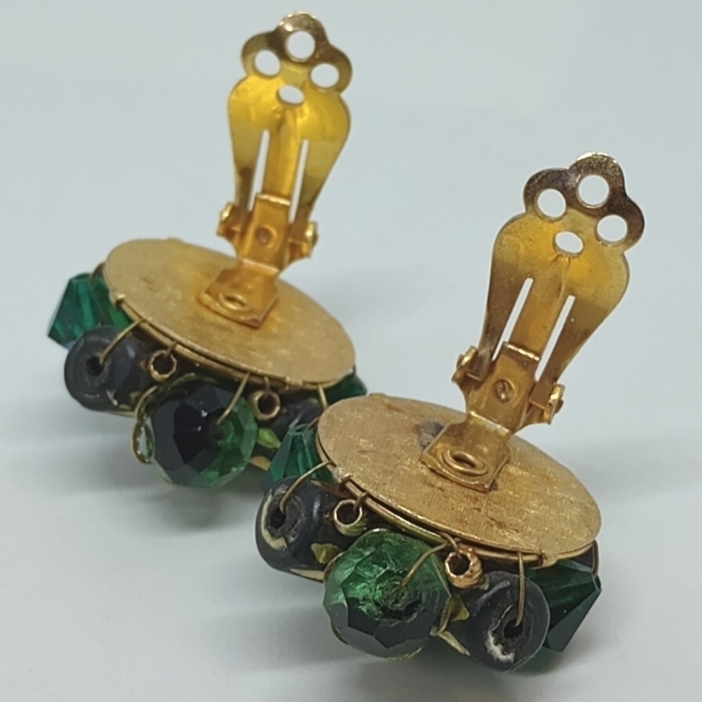 * vintage green & gold glass bead cluster clip on earrings - Picture 4 of 5